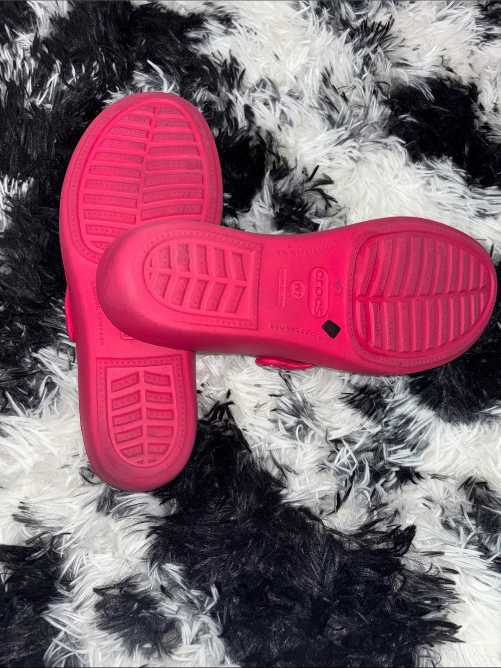 CROCS Women's Hot Pink Triple-Strap Slide Sandals with White Footbed - Picture 3 of 4